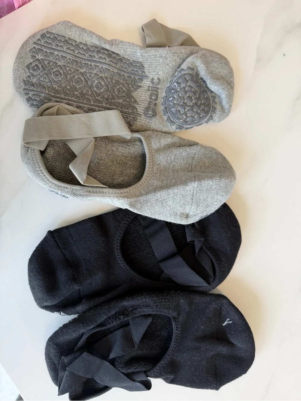 2 Pairs Women’s Ballet Pilates Yoga Grip Socks Gray & Black Criss Cross Non-Slip